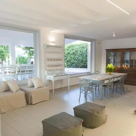 Angela Pool & Suites, Piscina Privata, Giardino, Barbecue, Parcheggio E Wifi Gratuita