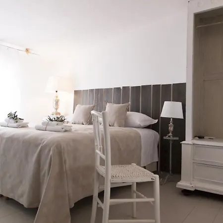 Angela Pool & Suites, Piscina Privata, Giardino, Barbecue, Parcheggio E Wifi Gratuita