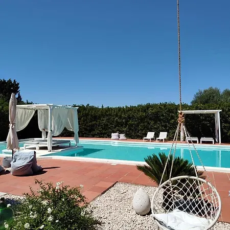 Con Piscina Mozzafiato, Giardino E Barbecue