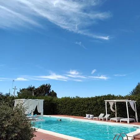 Con Piscina Mozzafiato, Giardino E Barbecue