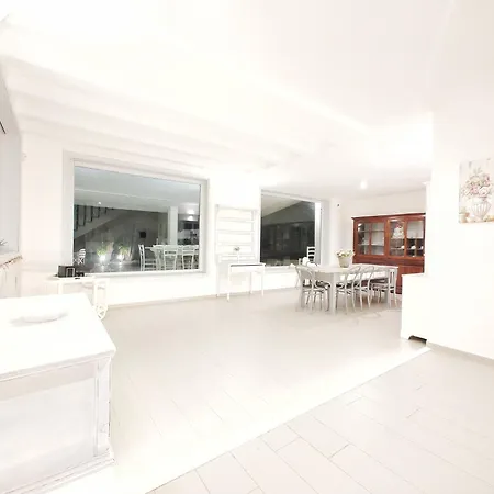Angela Pool & Suites, Piscina Privata, Giardino, Barbecue, Parcheggio E Wifi Gratuita *
