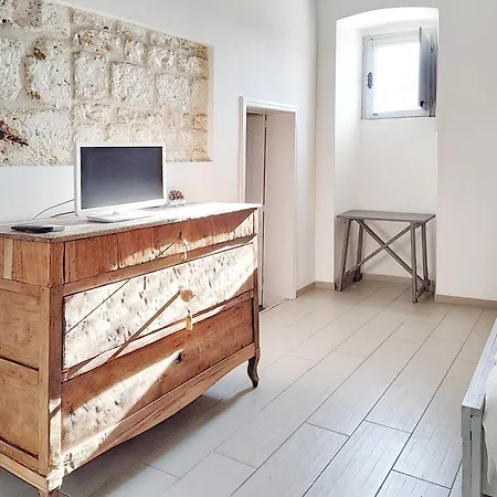 Angela Pool & Suites, Piscina Privata, Giardino, Barbecue, Parcheggio E Wifi Gratuita