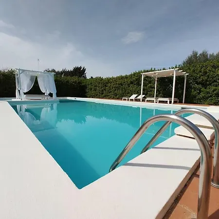 Con Piscina Mozzafiato, Giardino E Barbecue