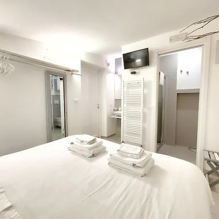 Angela Pool & Suites, Piscina Privata, Giardino, Barbecue, Parcheggio E Wifi Gratuita *